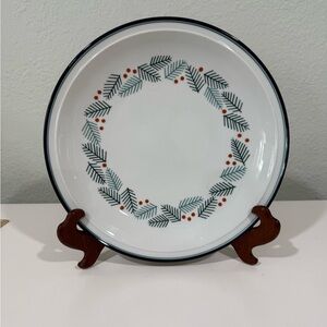 Dansk Holiday White and Green Decorative Plate